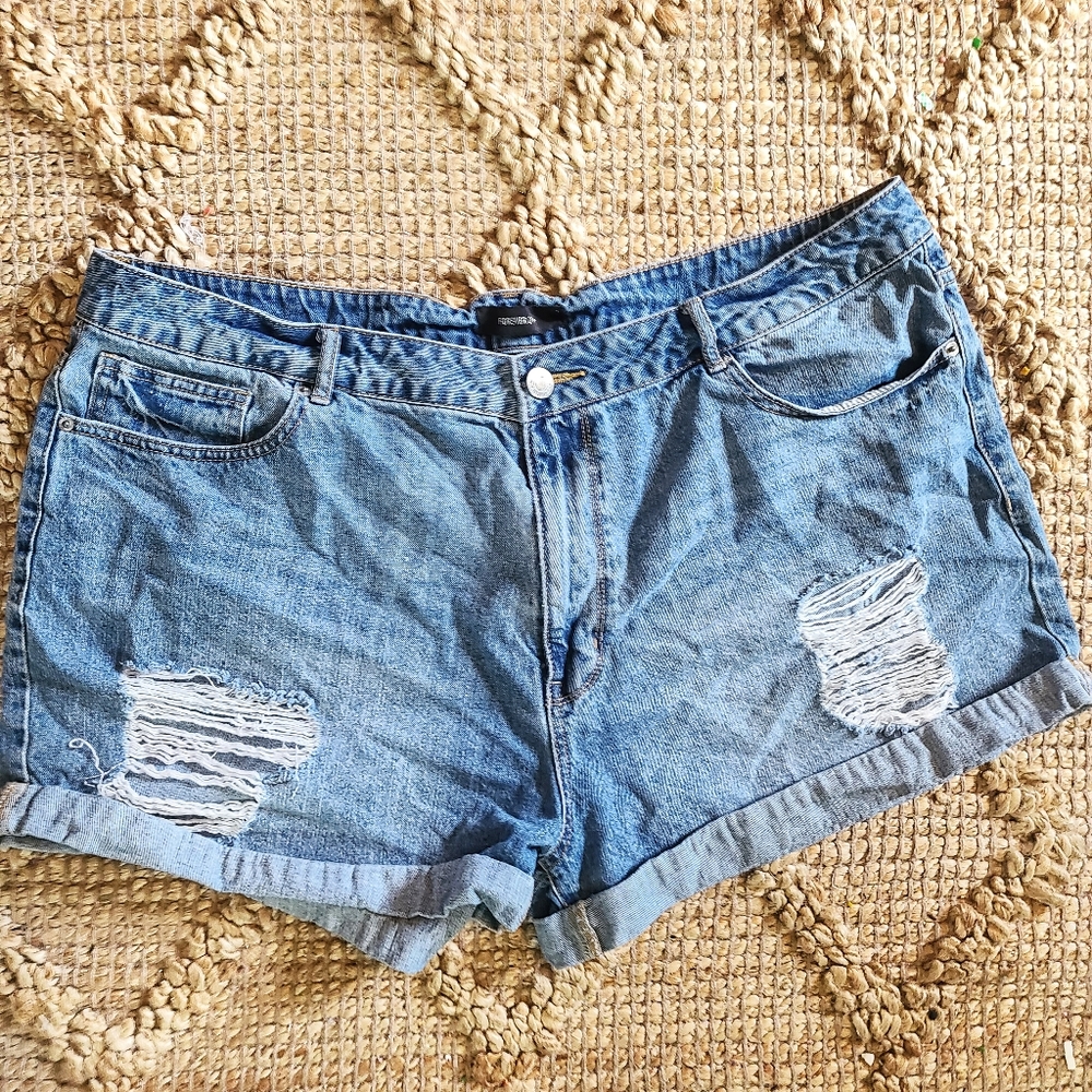 Forever21 + distressed jean shorts size 20-G